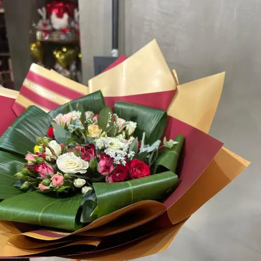 Ramo de flores rosas spray